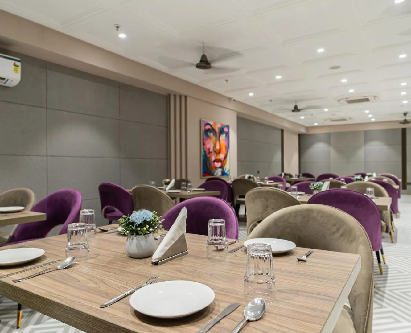 Hotel Sunstar Grand Delhi