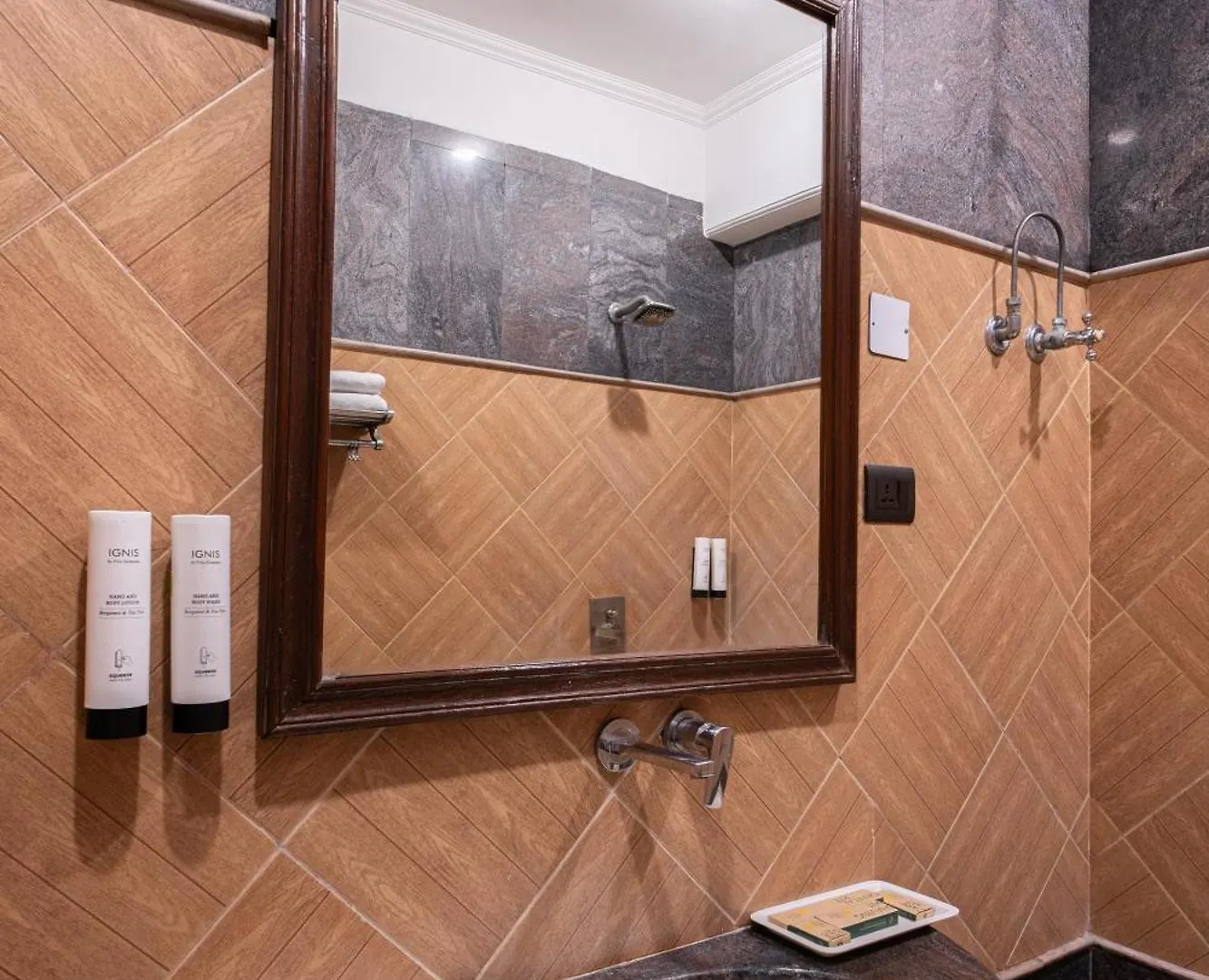 Hotel Sunstar Grand Delhi
