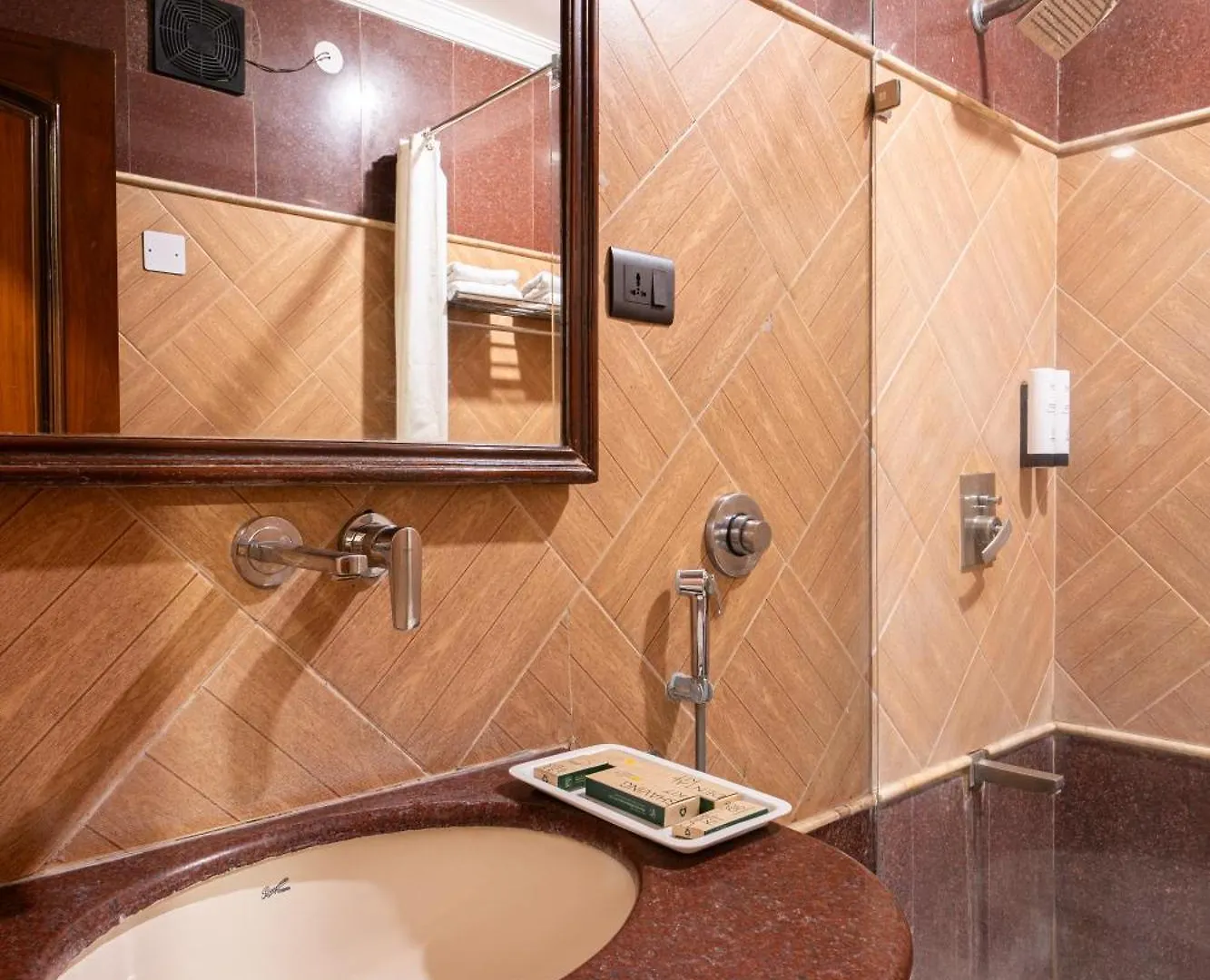 Hotel Sunstar Grand Delhi