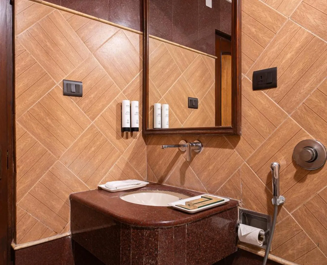 Hotel Sunstar Grand Delhi