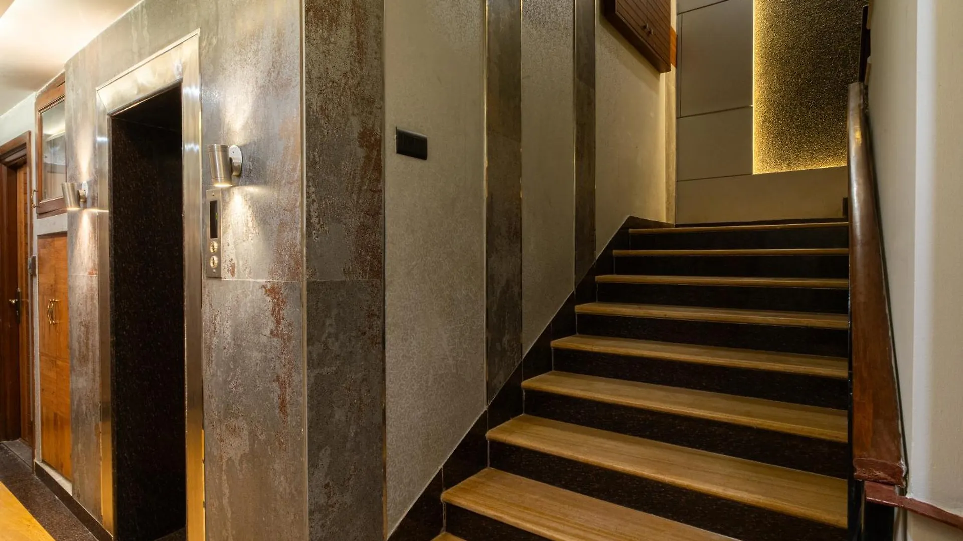 Hotel Sunstar Grand Delhi