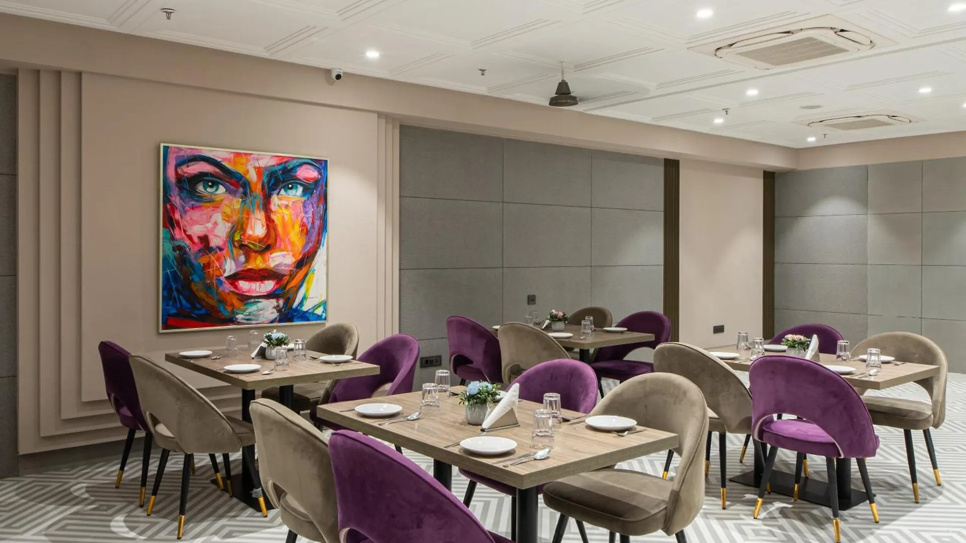 Hotel Sunstar Grand Delhi