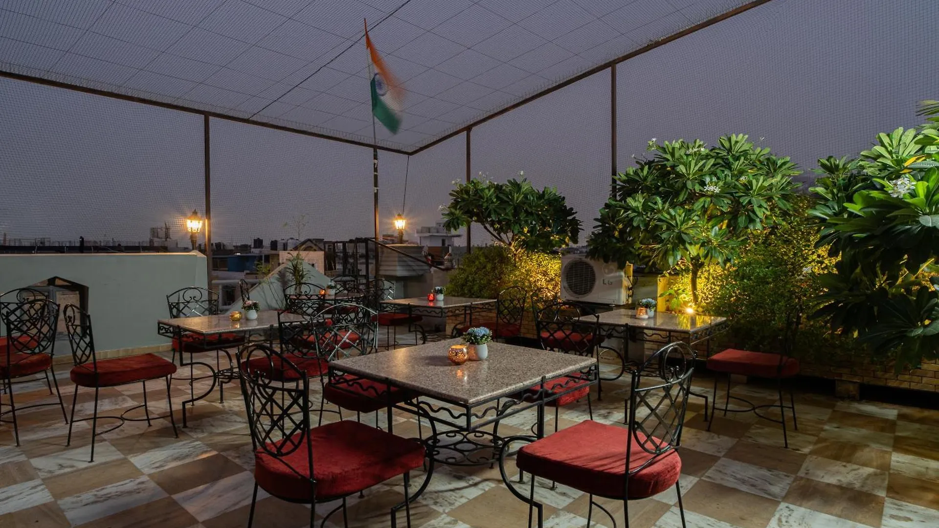 Hotel Sunstar Grand Delhi